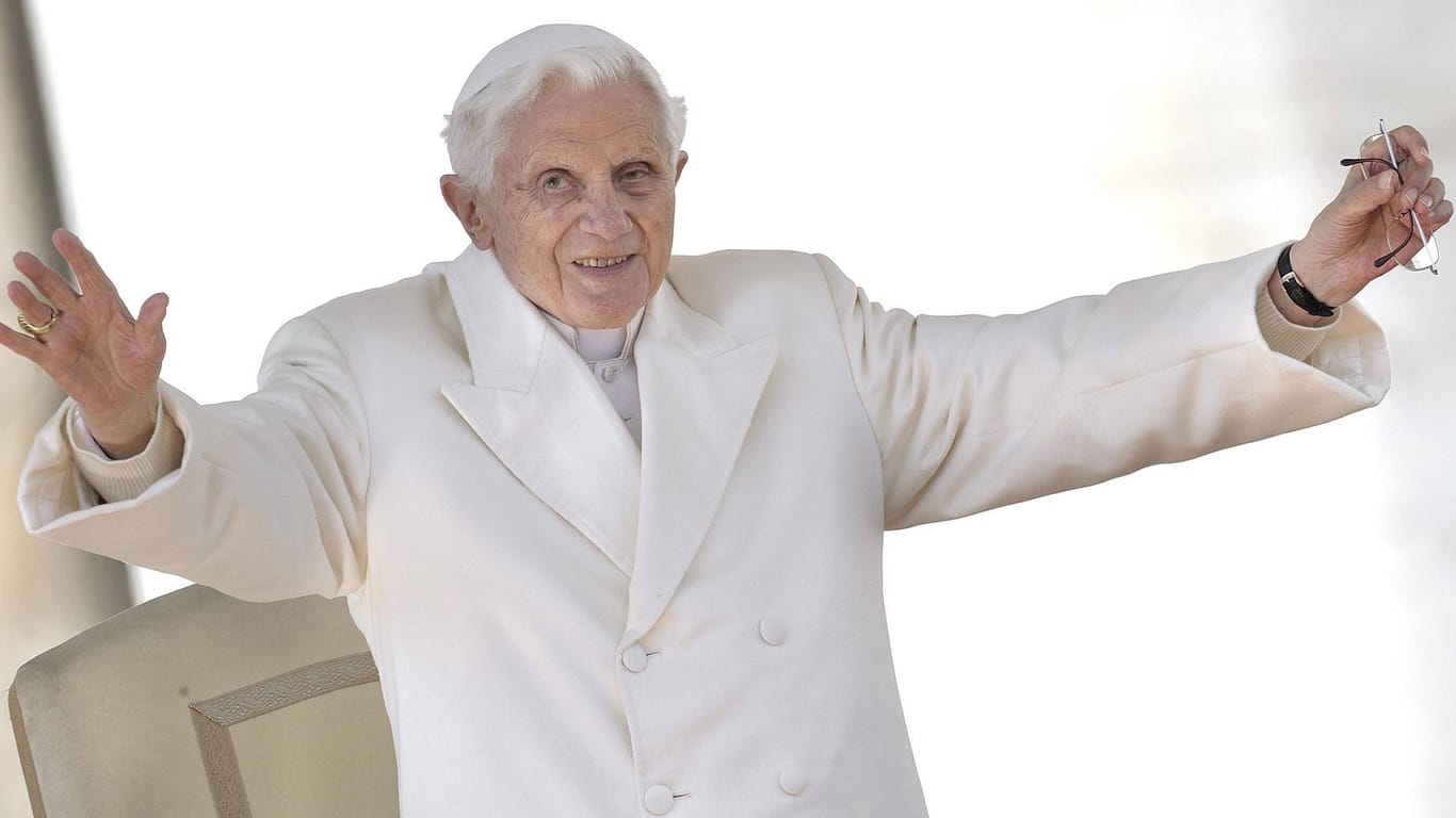 Joseph Ratzinger: Der ehemalige Papst fühlt sich "gesellschaftlich exkommuniziert". (Archivfoto)