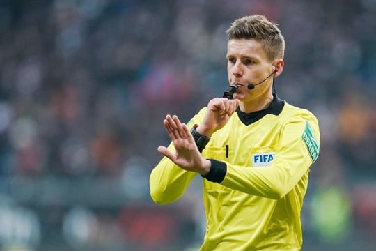 Hat schon auf internationaler Ebene Geisterspiele geleitet: Schiedsrichter Daniel Siebert.