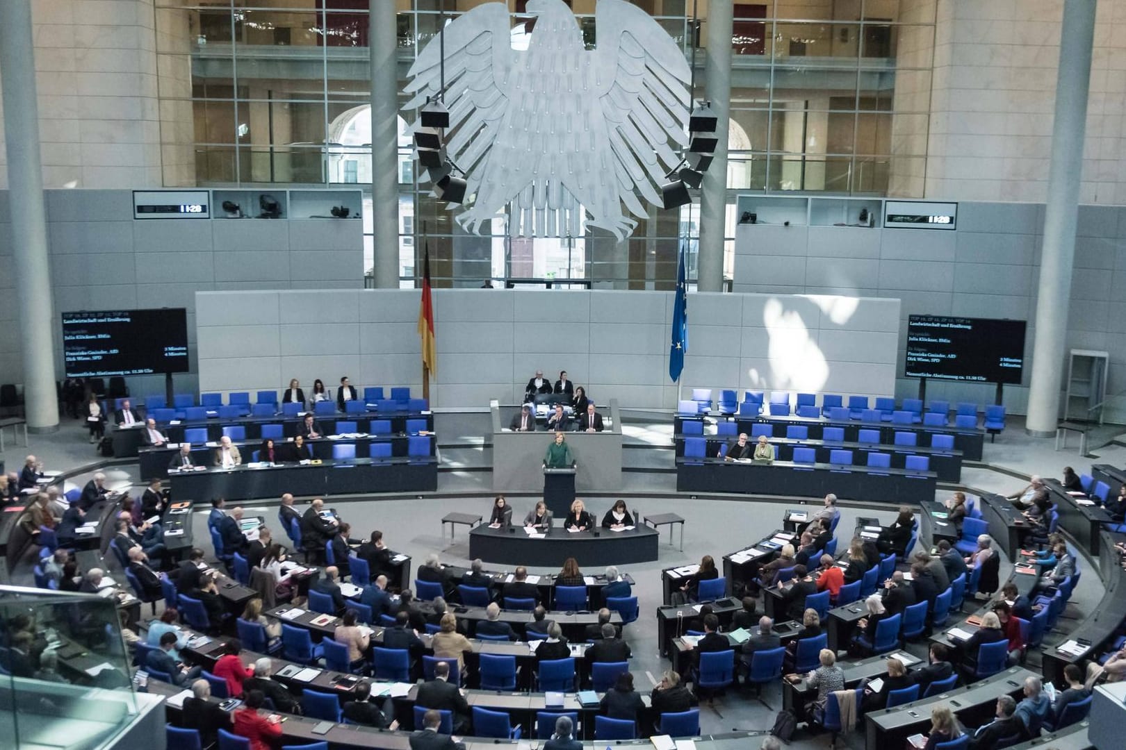 Der deutsche Bundestag: Viel mehr Abgeordnete als gedacht haben dort derzeit einen Sitz. Das Wahlrecht soll reformiert werden.