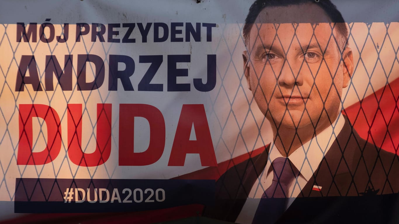 Wahlplakat von Andrzej Duda: Wählen die Polen noch im Mai per Briefwahl? Die PiS möchte das so.