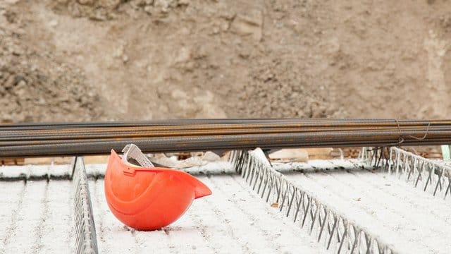 Auf manchen Baustellen sind die Arbeiten wegen der Corona-Pandemie ins Stocken geraten.