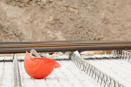 Auf manchen Baustellen sind die Arbeiten wegen der Corona-Pandemie ins Stocken geraten.