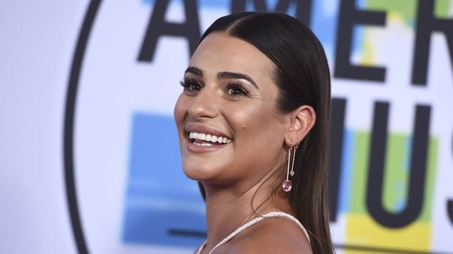 Lea Michele bei der Verleihung der American Music Awards 2017. Lea Michele bei der Verleihung der American Music Awards 2017.
