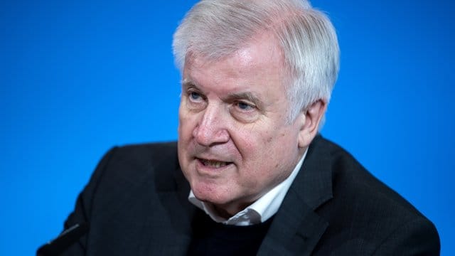 Bundesinnenminister Horst Seehofer (CSU) ist gegen Privilegien für Fußballprofis. Bundesinnenminister Horst Seehofer (CSU) ist gegen Privilegien für Fußballprofis.