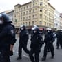 1. Mai Berlin: Polizist schlägt Journalistin mit Faust ins Gesicht