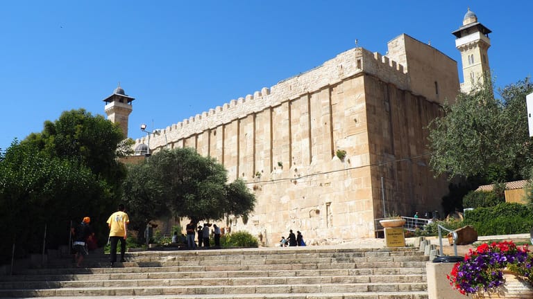 Palästinensische Autonomiegebiete, Hebron: Die Patriarchengräber im Westjordanland mit dem Zugang zur Synagoge.