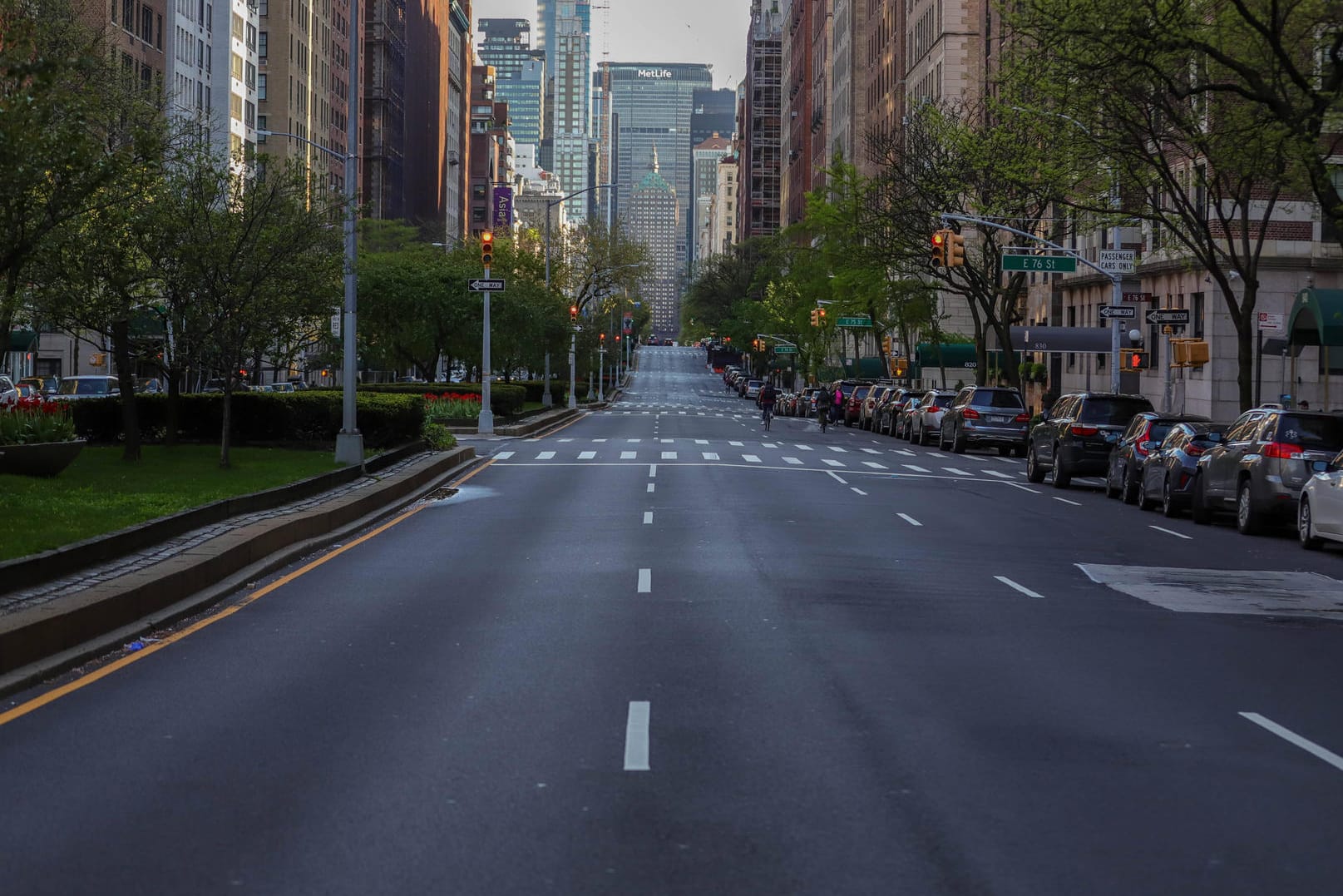 Leere Park Avenue: New York ist von der Corona-Pandemie besonders stark betroffen. Dort starben bislang fast 20.000 Menschen. (Stand: 4. Mai, 21 Uhr)