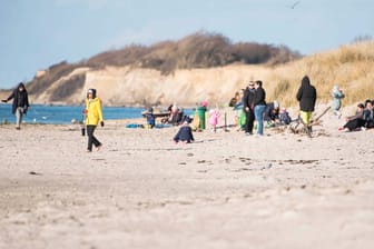 Ostseestrand in Wustrow auf dem Darß: Schon vor Pfngsten öffnet sich Mecklenburg-Vorpommern wieder Touristen aus dem gesamten Bundesgebiet.