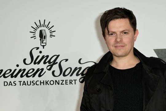 Der Musiker Michael Patrick Kelly ist Gastgeber seiner Musikerkollegen.