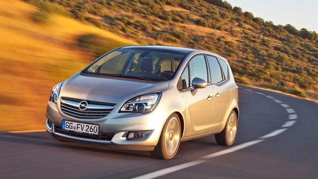 Außen mini, innen Van: Der kleine Opel Meriva bietet seinen Passagieren und deren Gepäck viel Platz.