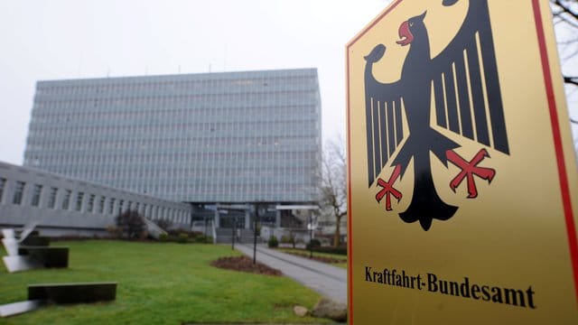 Manche Vergehen im Straßenverkehr führen zu einem Eintrag ins Fahreignungsregister. Manche Vergehen im Straßenverkehr führen zu einem Eintrag ins Fahreignungsregister.