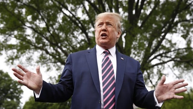 "Wir müssen unser Land öffnen", sagte Trump vor seinem Abflug nach Arizona. "Wir müssen unser Land öffnen", sagte Trump vor seinem Abflug nach Arizona.
