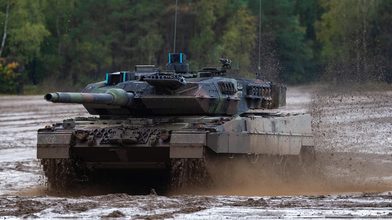 Ein Kampfpanzer der Bundeswehr (Symbolbild): Die deutschen Waffenexporte sind im vergangenen Jahr auf einen neuen Höchstwert gestiegen.