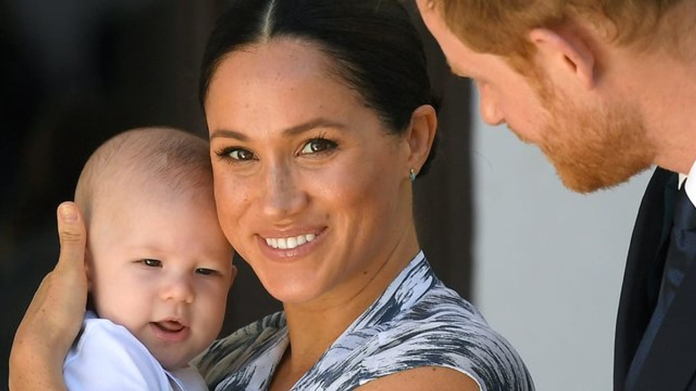 Wie mag der kleine Archie heute aussehen? Der Sohn von Prinz Harry und Herzogin Meghan feiert seinen ersten Geburtstag.