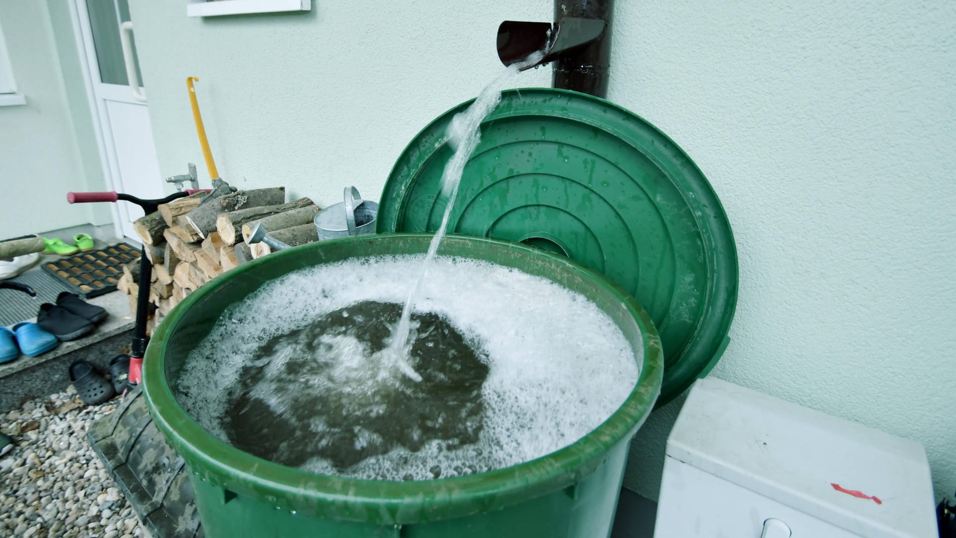 Regenwasser auffangen: Wer es sammelt, spart Trinkwasser und tut der Umwelt etwas Gutes.