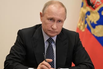 Kreml-Chef Wladimir Putin: Der russische Regierungschef Putin steckt inmitten der größten Krise seiner bisherigen Amtszeit – in der Bevölkerung wächst der Unmut gegen ihn.