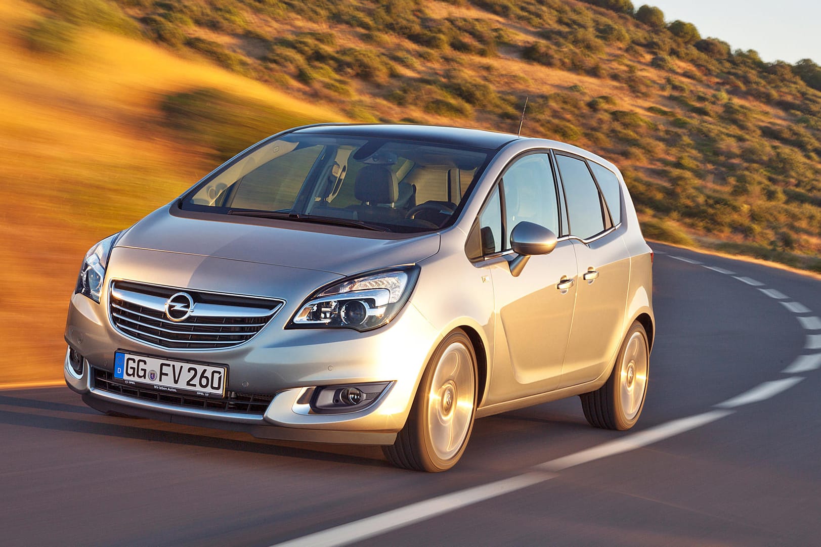 Außen mini, innen Van: Der kleine Opel Meriva bietet seinen Passagieren und deren Gepäck viel Platz.