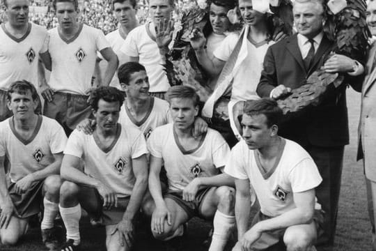 Das Meisterteam von Werder Bremen 1965 mit Gerhard Zebrowski (knieend 2.