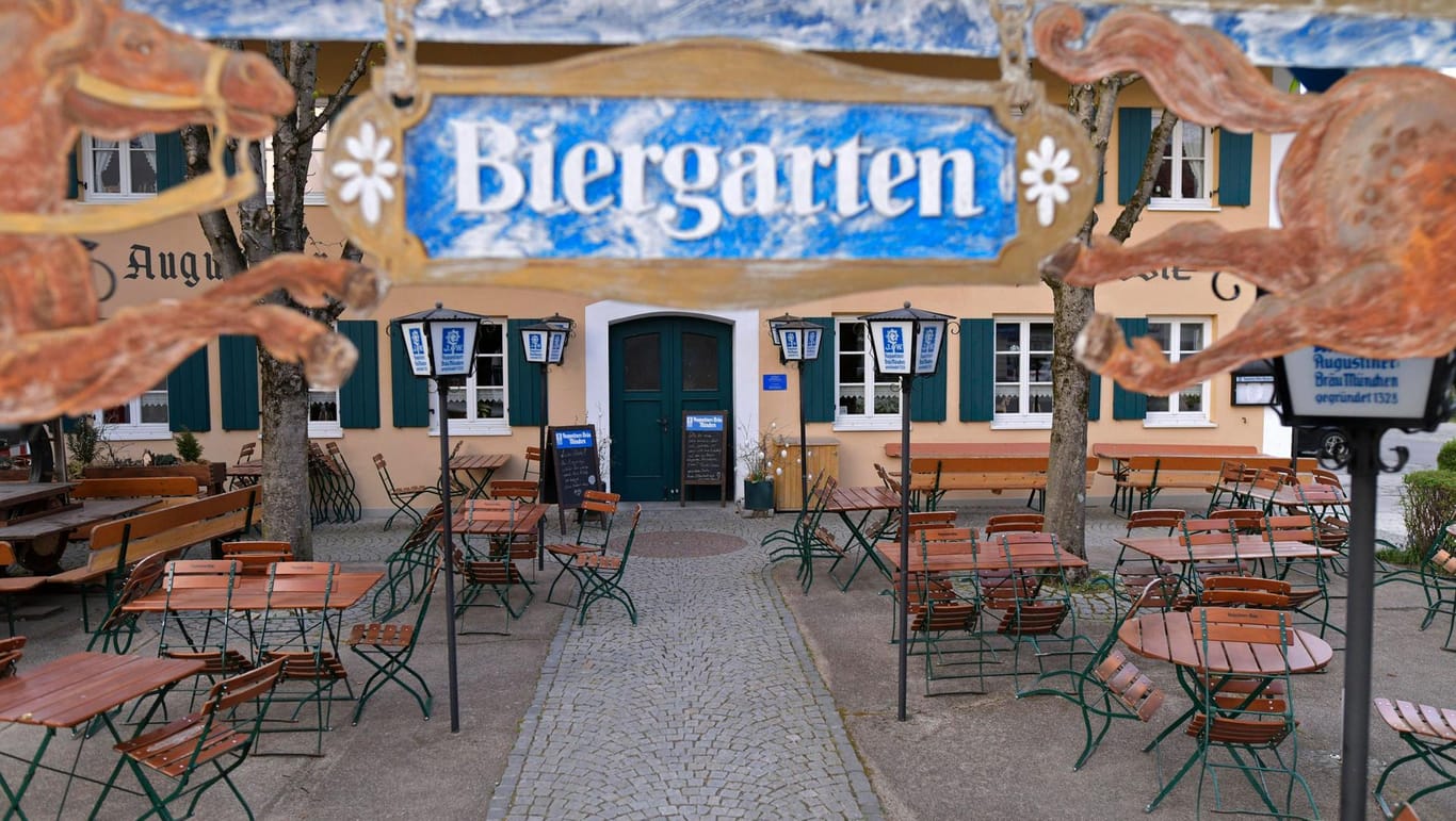 Ein Biergarten in Bad Wörishofen: Im Mai dürfen Hotels und Gaststätten schrittweise wieder öffnen.