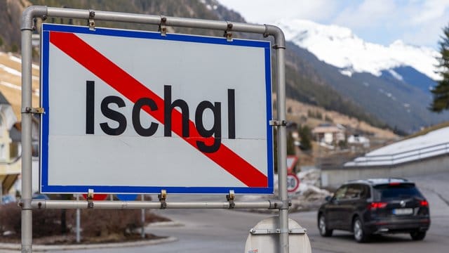 Ein Ortsschild am Ausgang der Ortschaft Ischgl. Ein Ortsschild am Ausgang der Ortschaft Ischgl.