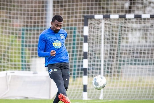 Bei Hertha BSC nach seinem Kabinen-Video suspendiert: Salomon Kalou.