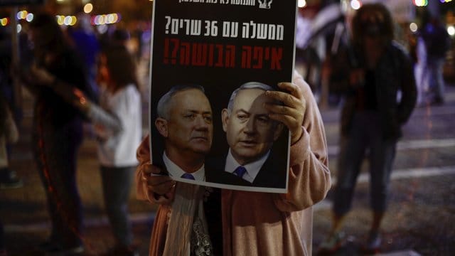 Protest gegen die neue Regierungskoalition unter Benny Gantz und Benjamin Netanjahu in Tel Aviv. Protest gegen die neue Regierungskoalition unter Benny Gantz und Benjamin Netanjahu in Tel Aviv.