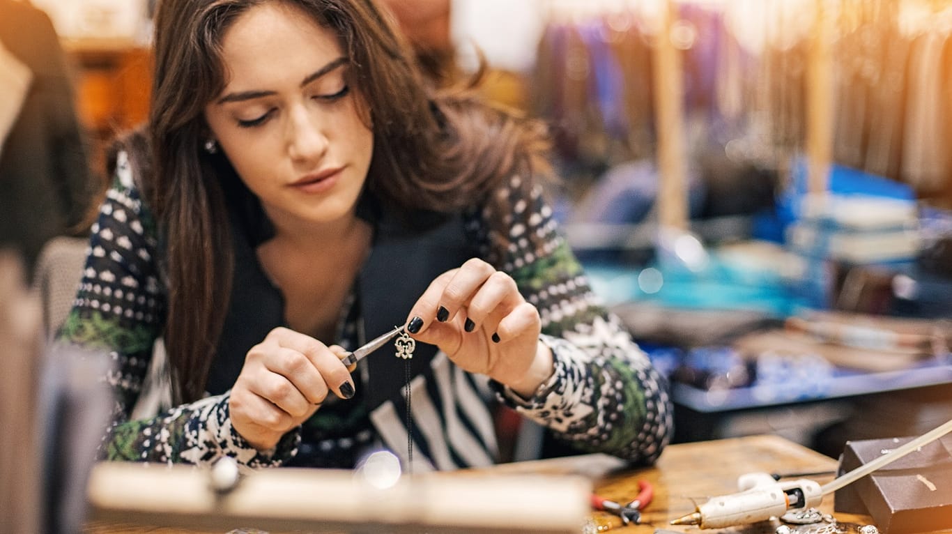 Handgefertigte Produkte sind schon länger im Trend. Bei Amazon Handmade findet man eine große Produktauswahl von Kunsthandwerkern.