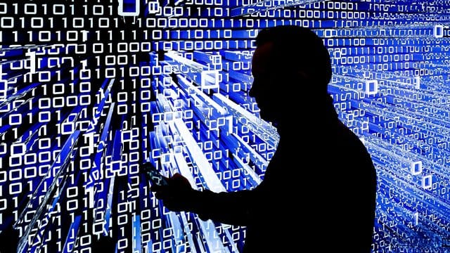 Ob im Smartphone-Datenstrom ungewollt Privates abfließt, müssen Sicherheitsforscher oft erst einmal mühsam entschlüsseln. Ob im Smartphone-Datenstrom ungewollt Privates abfließt, müssen Sicherheitsforscher oft erst einmal mühsam entschlüsseln.