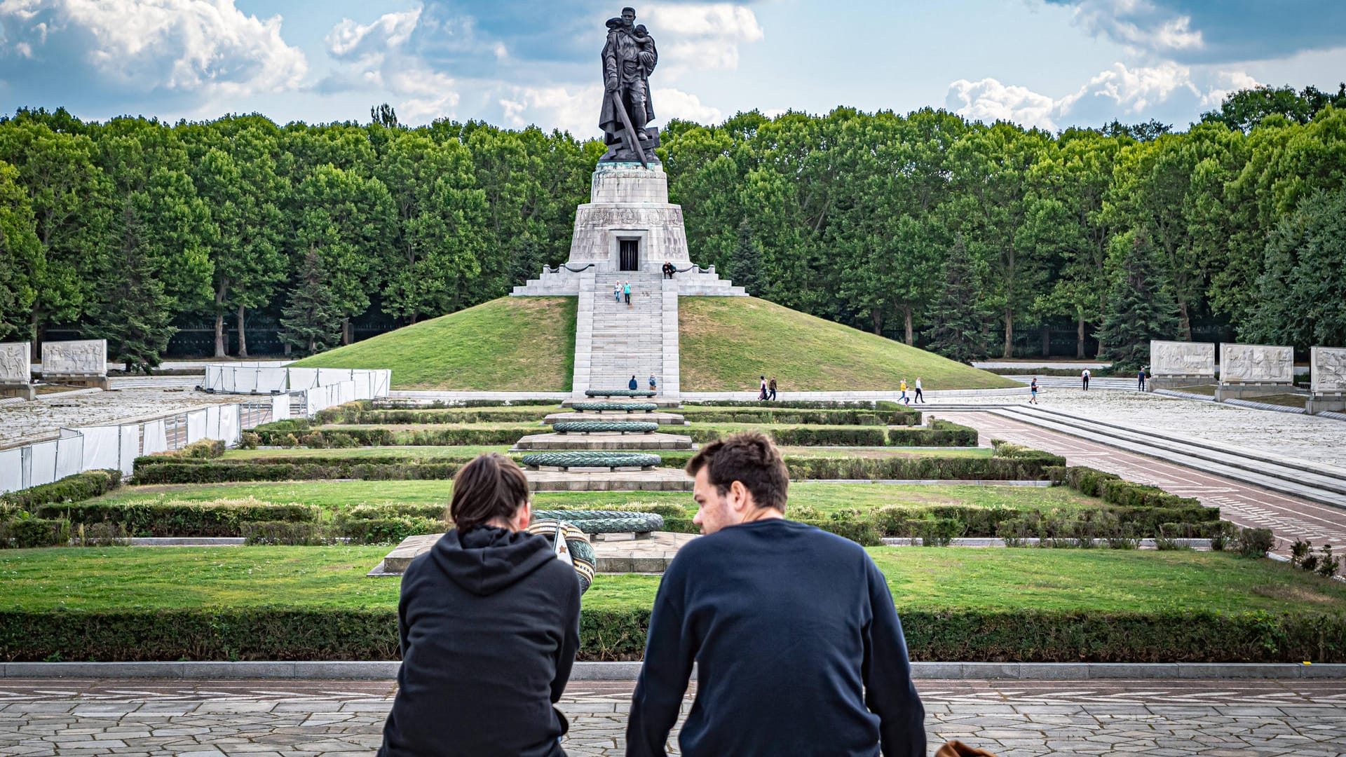 Gedenkstätte Sowjetisches Ehrenmal in Berlin-Treptow: In der Hauptstadt ist der 8. Mai 2020 einmalig ein gesetzlicher Feiertag.