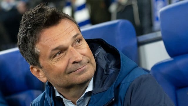 Christian Heidel glaubt nicht daran, dass sich der Fußball-Transfermarkt grundlegend verändert. Christian Heidel glaubt nicht daran, dass sich der Fußball-Transfermarkt grundlegend verändert.