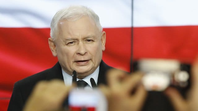 PiS-Chef Jaroslaw Kaczynski bemühte sich in den vergangenen Tagen, die Abtrünnigen auf Kurs zu bringen - offenbar vergeblich. PiS-Chef Jaroslaw Kaczynski bemühte sich in den vergangenen Tagen, die Abtrünnigen auf Kurs zu bringen - offenbar vergeblich.