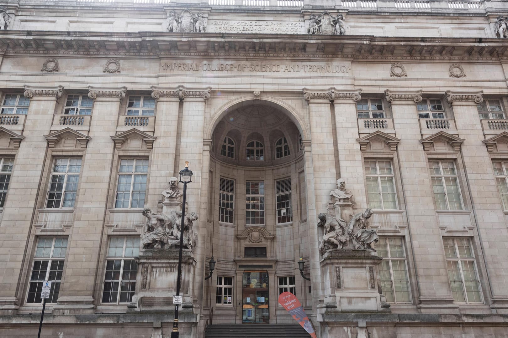 Das Imperial College in London: Neil Ferguson, Wissenschaftler am Imperial College und Berater der britischen Regierung, hat seinen Job bei selbiger quittiert, weil er Corona-Auflagen missachtete.