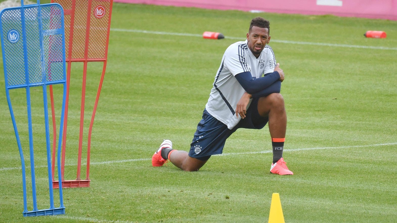 Jerome Boateng: Der Ex-Nationalspieler Bateng kann sich einen Verbleib beim FC Bayern vorstellen.