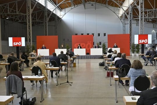 Der Bundesparteivorstand der SPÖ nimmt an einer Pressekonferenz zum Thema "Ergebnis der SPÖ-Mitgliederbefragung" teil.