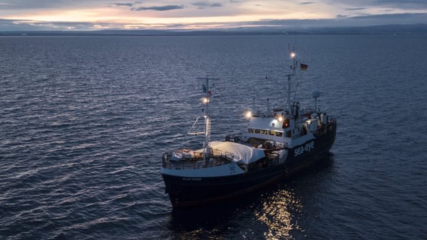 Dieses von der Hilfsorganisation Sea-Eye zur Verfügung gestellte Foto zeigt das deutsche Rettungsschiff "Alan Kurdi".