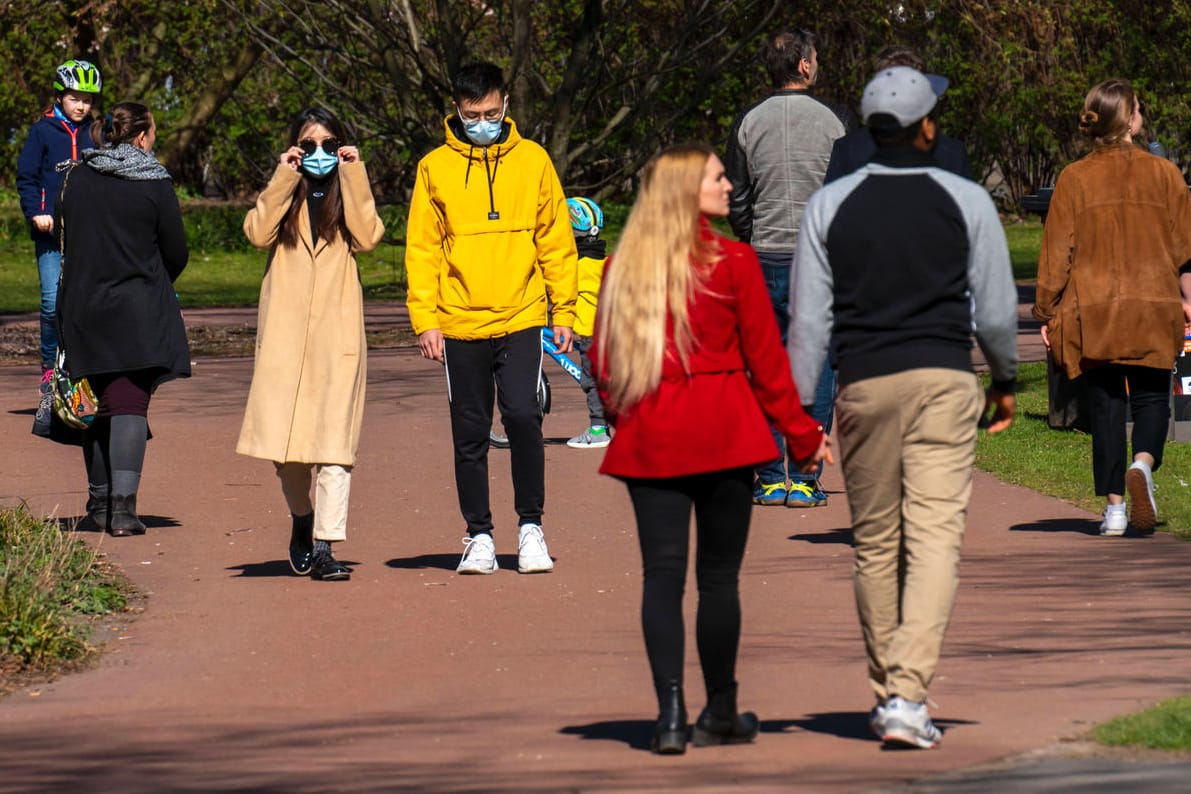 Ein Park in Essen: Die bestehenden Kontaktbeschränkungen werden verlängert – doch es gibt eine Ausnahme.