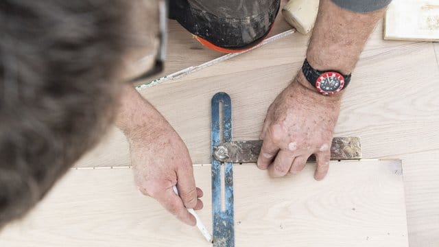 Wenn Handwerkerbesuche nicht zwingend notwendig sind, dürfen Mieter, die der Risikogruppe angehören den Besuch verschieben.