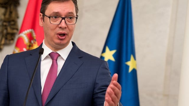 Die Kritik von Serbiens Staatspräsident Aleksandar Vucic an mangelnder europäischer Solidarität weist die EU deutlich zurück. Die Kritik von Serbiens Staatspräsident Aleksandar Vucic an mangelnder europäischer Solidarität weist die EU deutlich zurück.