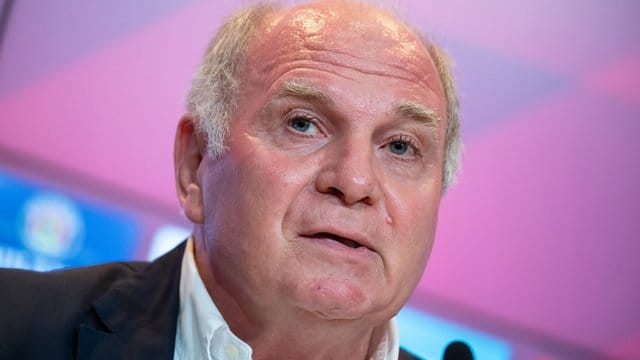 Uli Hoeneß hat die Entscheidung für eine Saison-Fortsetzung der Fußball-Bundesliga begrüßt. Uli Hoeneß hat die Entscheidung für eine Saison-Fortsetzung der Fußball-Bundesliga begrüßt.