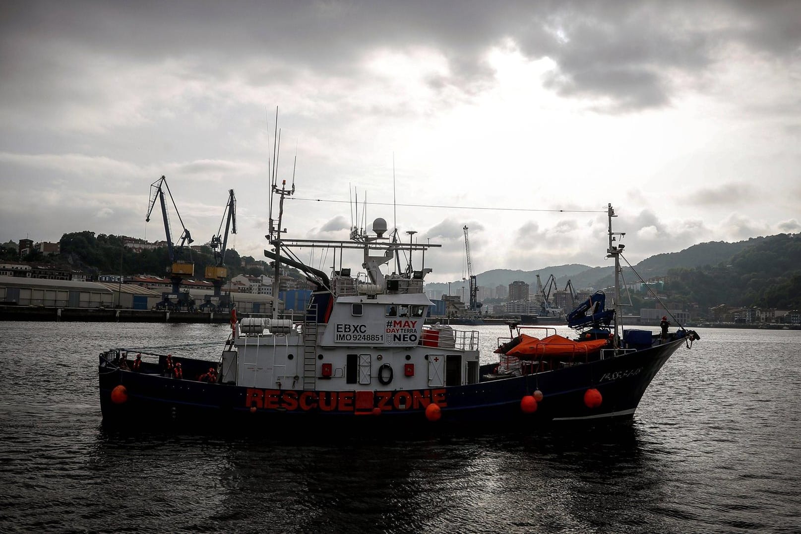 Das Rettungsschiff "Aita Mari" (Archivbild): Italien hat zwei Boote der Seenotrettung an die Ketten gelegt.