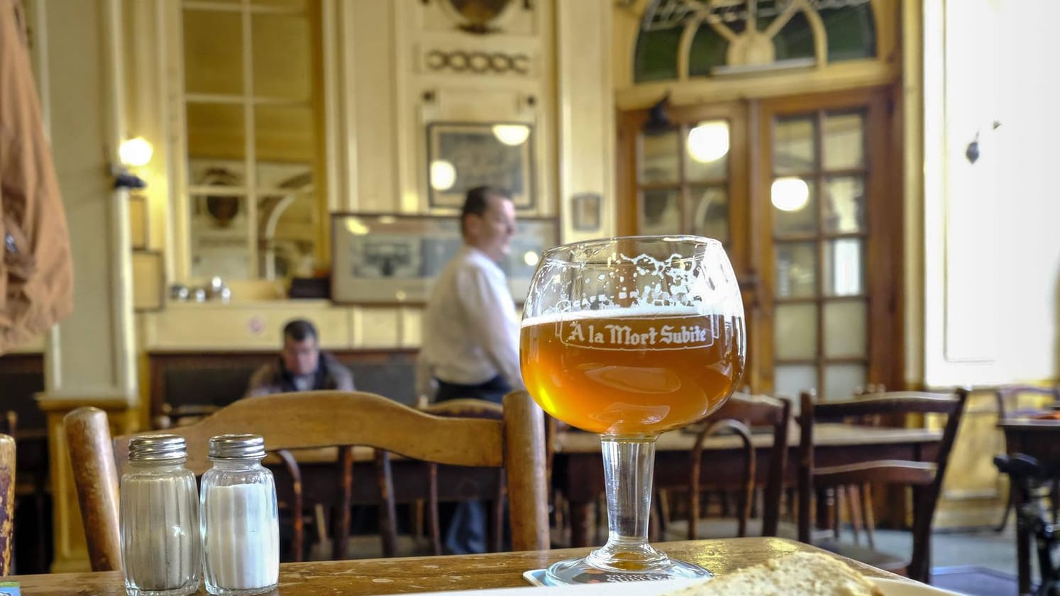 13 11 2018 Bruessel Belgien ein Glas Gueuze ein spezielles nur in Bruessel hergestelltes saeuer