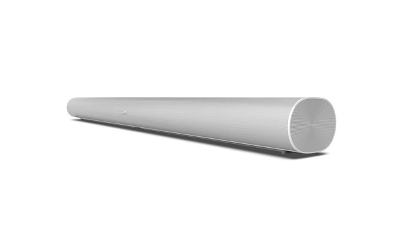 Die neue Soundbar Sonos Arc hat elf eingebaute Schallwandler, mehrere davon zielen nach oben auf die Zimmerdecke.