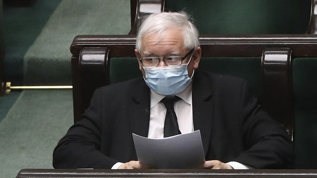 PiS-Chef Jaroslaw Kaczynski will die geplante Präsidentenwahl verschieben. PiS-Chef Jaroslaw Kaczynski will die geplante Präsidentenwahl verschieben.