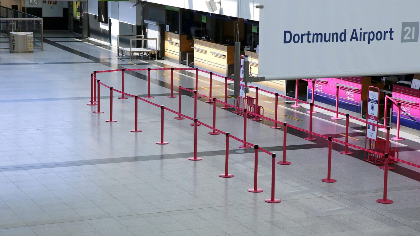 Der leere Flughafen in Dortmund: Auch für die nächsten Monate ist der Dortmund Airport vom Betrieb befreit.