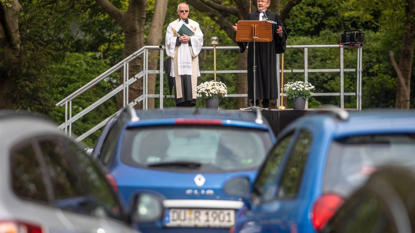 Ökumenischer Gottesdienst im Autokino in Duisburg: Auch in Wuppertal soll ein Gottesdienst im Autokino ausgetragen werden.