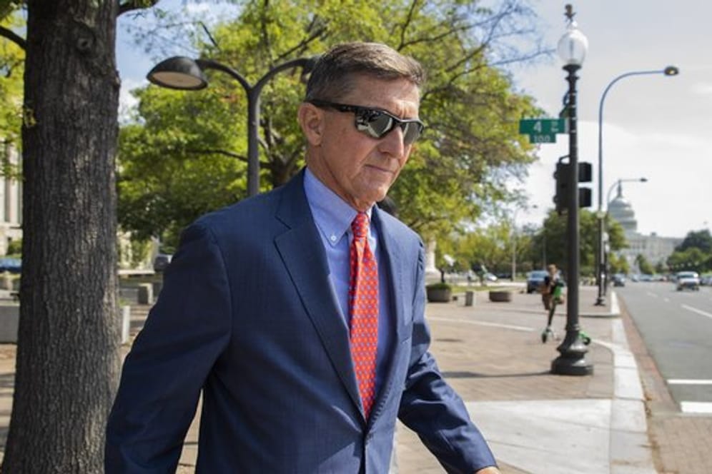 Michael Flynn, ehemaliger Trump-Nationalsicherheitsberater, verlässt nach einer Statusanhörung das Bundesgerichtsgebäude.