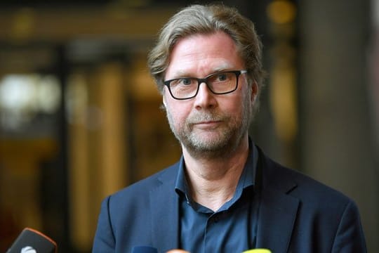 Dirk Adams (Bündnis 90/Die Grünen) spricht zu Journalisten