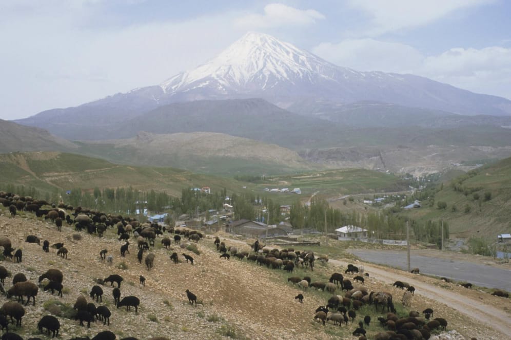 Der Vulkan Damavand im Iran: Nach einem Erdbeben wächst die Sorge vor einem Ausbruch.