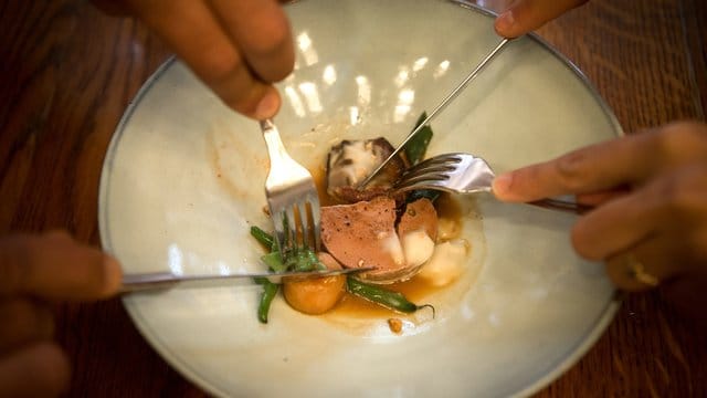 Mehr als leckere Speisen: Für viele Menschen ist Essengehen etwas Besonderes und ein Höhepunkt im Alltag, sagt Ernährungsexpertin Christine Brombach. Mehr als leckere Speisen: Für viele Menschen ist Essengehen etwas Besonderes und ein Höhepunkt im Alltag, sagt Ernährungsexpertin Christine Brombach.