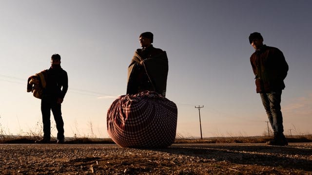Migranten Anfang März an der türkisch-griechischen Grenze. Migranten Anfang März an der türkisch-griechischen Grenze.